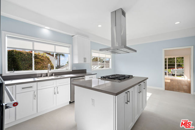 2332 Nottingham Avenue, Los Angeles CA: https://media.crmls.org/mediaz/1311367e-13ef-4fde-ab39-178ba2556636.jpg