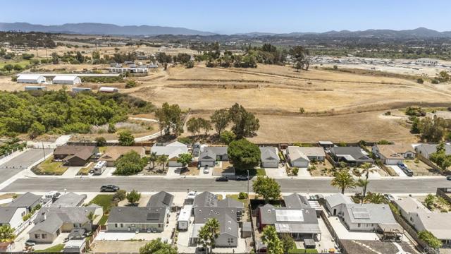 724 Hollowglen Road, Oceanside CA: https://media.crmls.org/mediaz/13122316-2636-43e4-ad85-af3e578f5e4e.jpg