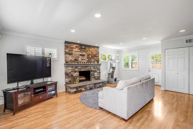 843 S Genevieve Lane, San Jose CA: https://media.crmls.org/mediaz/13129387-21fa-4917-ba7d-79dbee642636.jpg