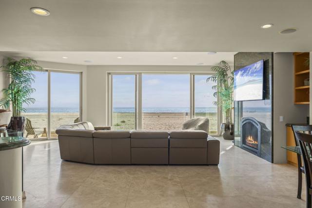 3629 Ocean Drive, Oxnard CA: https://media.crmls.org/mediaz/1313186b-aaf5-4e26-a390-c2dd76a9c84d.jpg