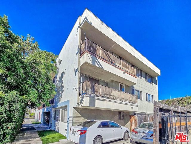 4171 W 4th Street, Los Angeles CA: https://media.crmls.org/mediaz/131323b9-95c8-4f5f-9f97-1adcca9c2956.jpg