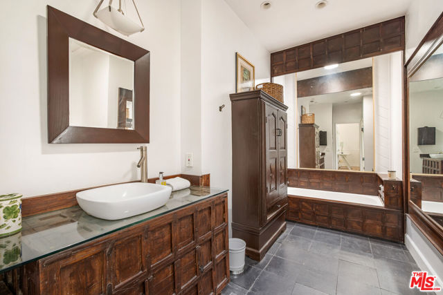 1647 N Beverly Glen Boulevard, Los Angeles CA: https://media.crmls.org/mediaz/13139f55-a40c-42e4-b3c2-e663f5ba1bde.jpg