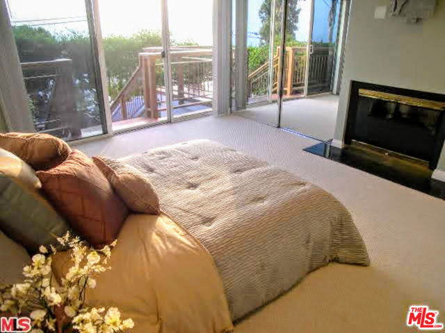7009 RINDGE Avenue, Playa del Rey CA: https://media.crmls.org/mediaz/1314dd8f-23cb-49eb-8cf4-94dd7423e34b.jpg