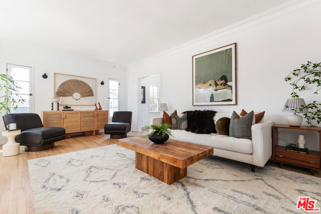 519 1/2 Rose Avenue, Venice CA: https://media.crmls.org/mediaz/131597a2-45a8-4fff-8725-86ab1b33d48c.jpg