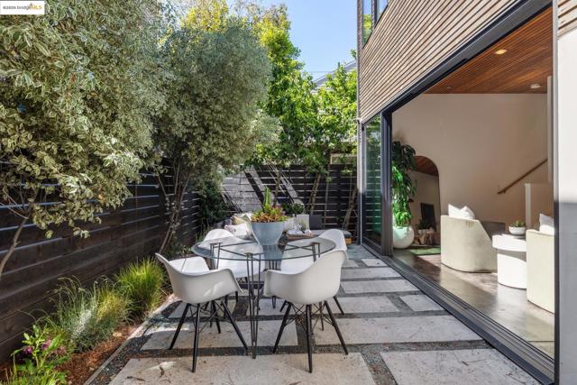 2010 9th St, Berkeley CA: https://media.crmls.org/mediaz/13164259-b09a-4206-b99c-c78fafea8e8b.jpg