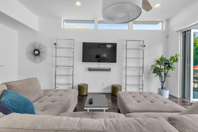 350 Goleta Way, Palm Springs CA: https://media.crmls.org/mediaz/13164c9f-3671-4928-80a0-1bc03bbf4344.jpg