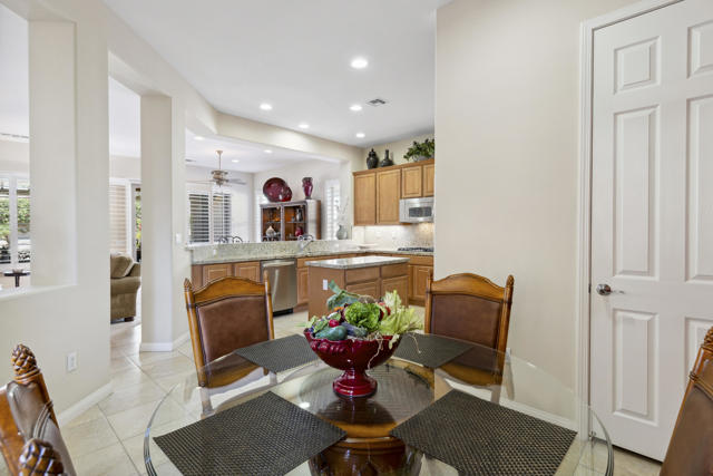 81438 Avenida Altamira, Indio CA: https://media.crmls.org/mediaz/13167597-1e3c-46ee-897b-c004e37c9d26.jpg