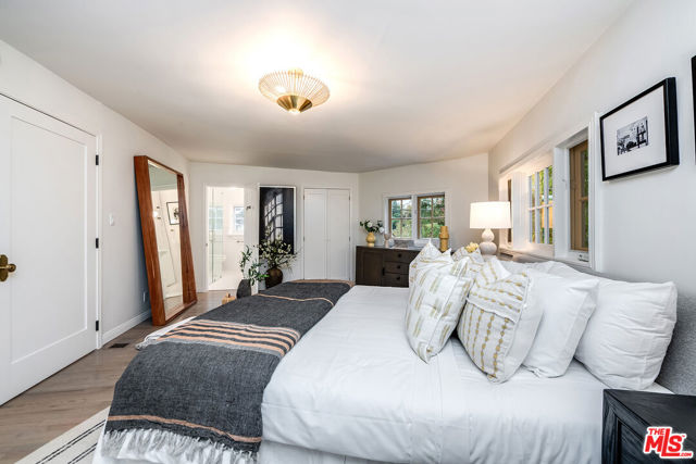 2620 Rutherford Drive, Los Angeles CA: https://media.crmls.org/mediaz/13170161-c0f2-43af-8075-0f76f500ff5d.jpg