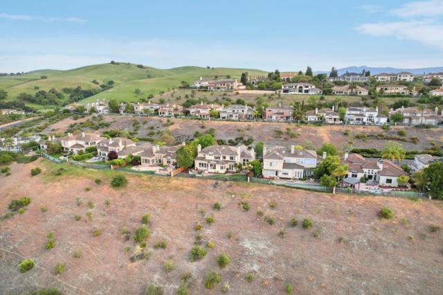 5777 Foligno Way, San Jose CA: https://media.crmls.org/mediaz/13170256-857a-478a-8b74-22b92d78349d.jpg