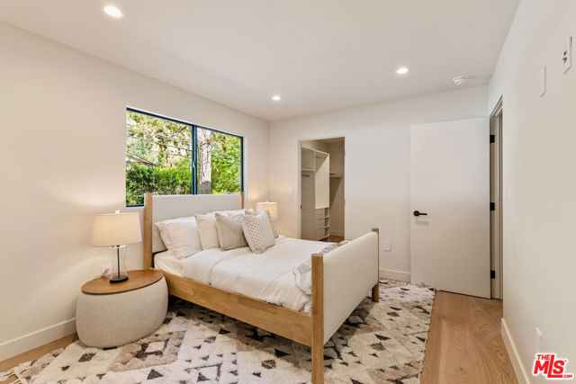 1401 N Bundy Drive, Los Angeles CA: https://media.crmls.org/mediaz/131768a7-54bf-45e0-aecf-493f1ed7788c.jpg