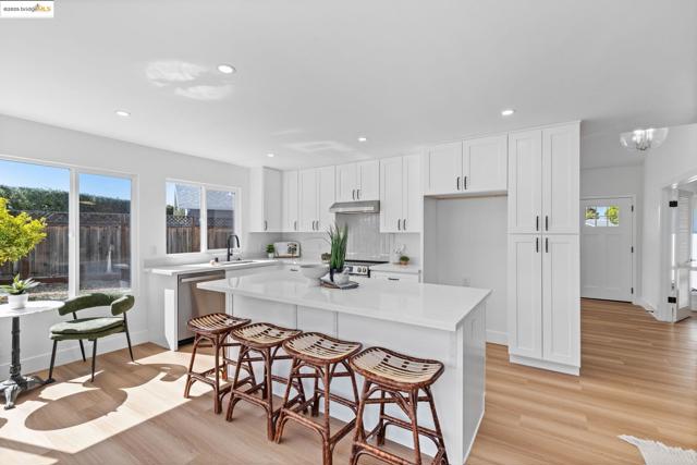 34841 Potomac River Pl, Fremont CA: https://media.crmls.org/mediaz/1317d0c9-c0e4-41c8-8f0e-1a529c6d1b01.jpg