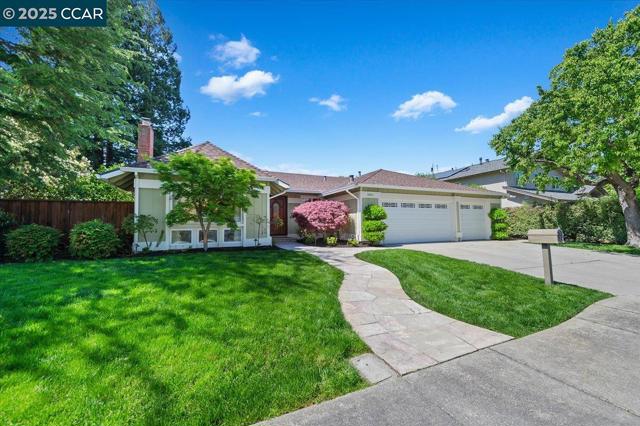 9461 Thunderbird Pl, San Ramon CA: https://media.crmls.org/mediaz/1317df93-504d-46cb-af30-83709e79777a.jpg