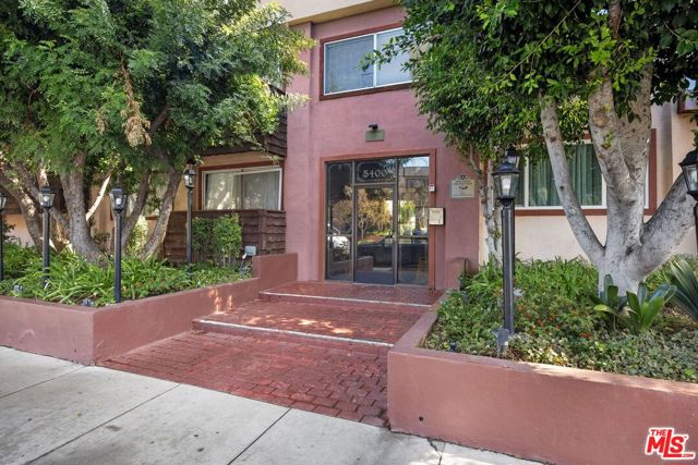 5400 Newcastle Avenue, 66 photo 2