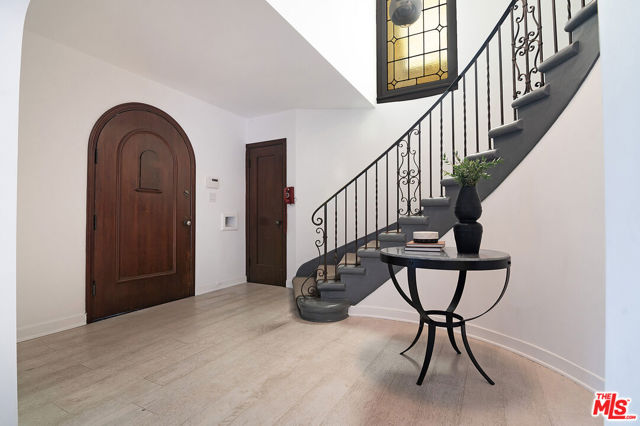 338 S Highland Avenue, Los Angeles CA: https://media.crmls.org/mediaz/1319260f-2f52-4678-b0dc-36d9a75762b9.jpg