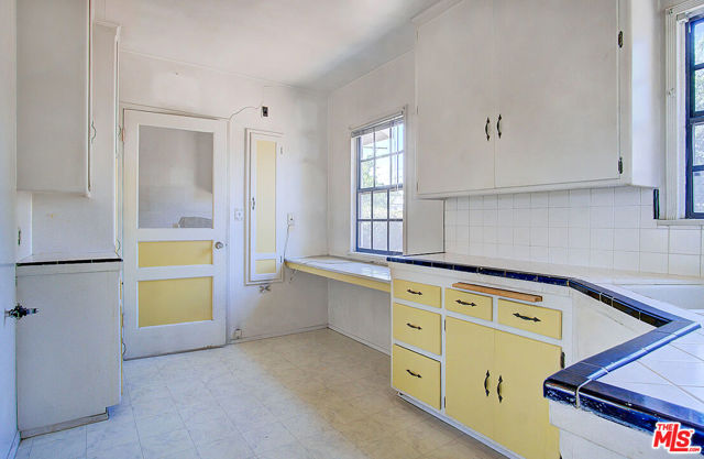 253 W El Sur Street, Monrovia CA: https://media.crmls.org/mediaz/13193ab3-3c89-4756-a2f5-c39acd2c9f61.jpg