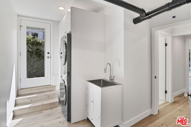 2383 Panorama Terrace, Los Angeles CA: https://media.crmls.org/mediaz/13199e3b-c362-408e-be90-5c19a5dc5cde.jpg