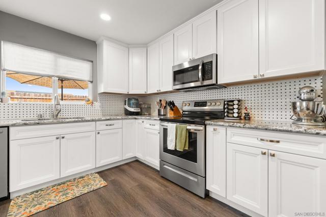 13011 Laurel St, Lakeside CA: https://media.crmls.org/mediaz/1319ca50-c4d0-4592-8236-d5690792a666.jpg