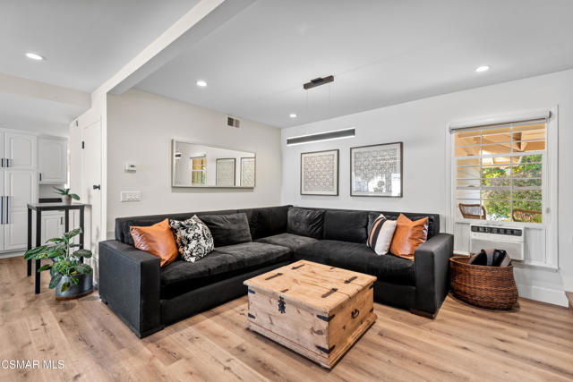 363 Larcom Street, Thousand Oaks CA: https://media.crmls.org/mediaz/131a5507-f5e0-46b9-978d-63a92bece7d9.jpg