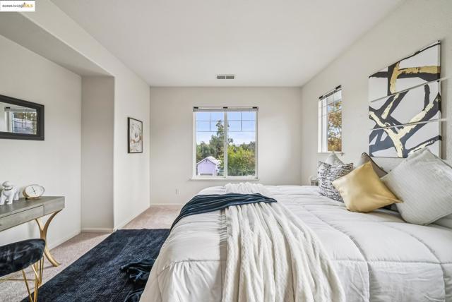 1861 Parkside Dr, Concord CA: https://media.crmls.org/mediaz/131ac374-09b7-446c-89cc-9ab55bb3ffd2.jpg