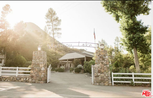 2090 Lakeshore Drive, Agoura Hills CA: https://media.crmls.org/mediaz/131b074f-fad1-4523-979e-e95201869f1c.jpg