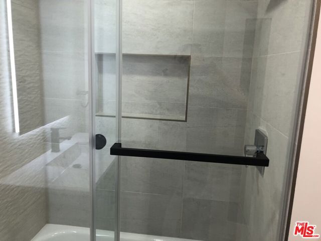 6900 Treasure Trail, Los Angeles CA: https://media.crmls.org/mediaz/131b6a92-2978-4cf8-9c1f-b440361647a9.jpg