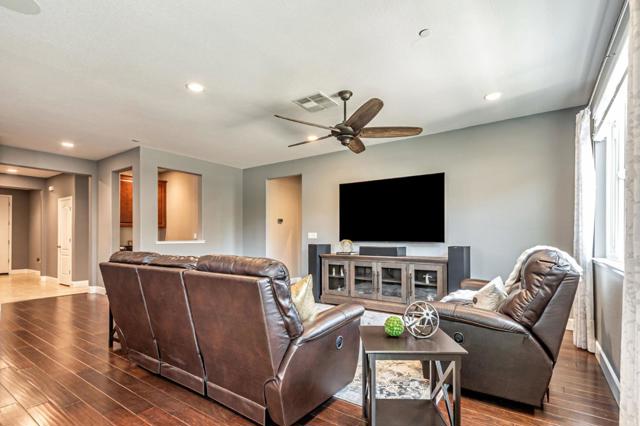 1798 Rosemary Drive, Gilroy CA: https://media.crmls.org/mediaz/131b7673-6bb2-400a-be9a-f260710f988d.jpg