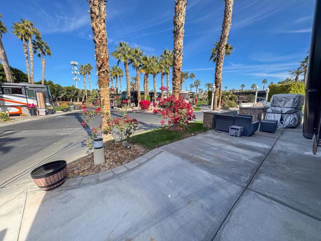 80394 Avenue 48, Indio CA: https://media.crmls.org/mediaz/131bbf50-ed18-468d-8e4a-1a17aac03b3a.jpg