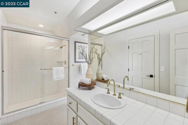 29 Brandt Dr, Moraga CA: https://media.crmls.org/mediaz/131c6607-08bf-4297-beba-fc61e737ab53.jpg