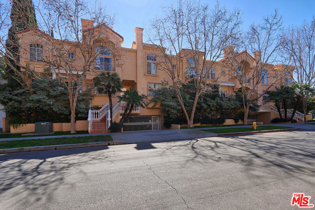 11112 La Maida Street #14