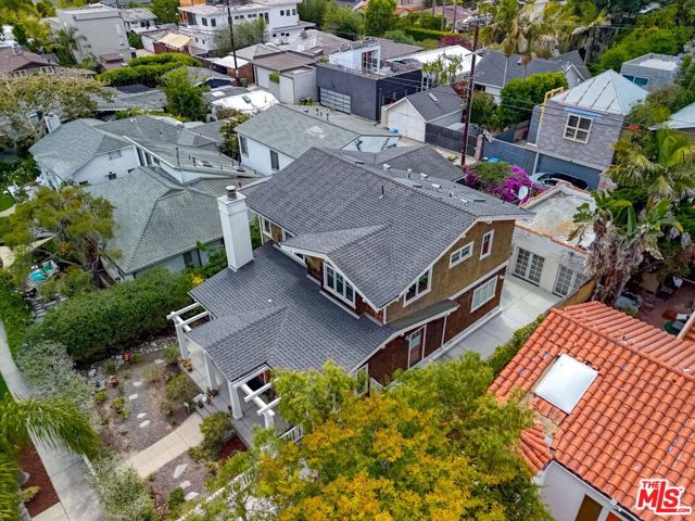 933 W Venezia Avenue, Venice CA: https://media.crmls.org/mediaz/131d20d8-7573-415e-aa5b-551bf938dfba.jpg
