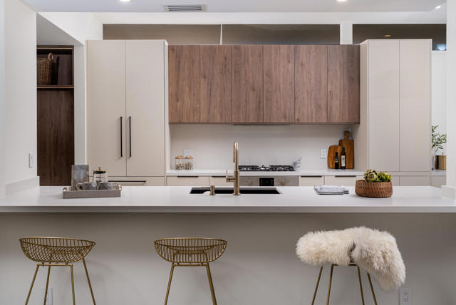 80 Lakeview Drive, Palm Springs CA: https://media.crmls.org/mediaz/131d2790-49e1-46d5-be96-9639ed80a2cc.jpg