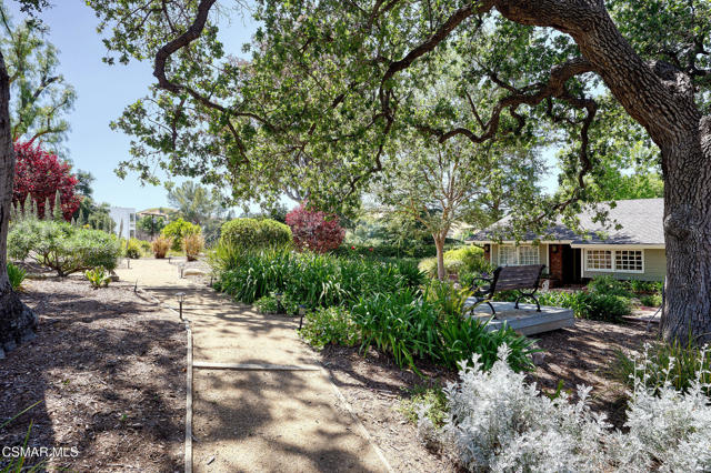 22101 Mulholland Drive, Woodland Hills CA: https://media.crmls.org/mediaz/131de011-9113-445e-8979-685f6483fcc8.jpg