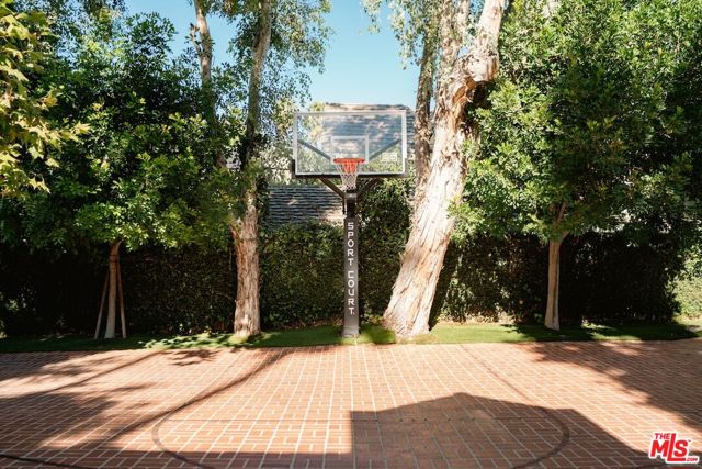 4714 Balboa Avenue, Encino CA: https://media.crmls.org/mediaz/131e11cd-a2d7-41db-a016-c0b376b4c6dc.jpg