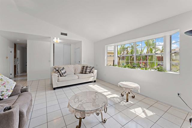 Detail Gallery Image 4 of 22 For 5133 Greenbrook St, Oceanside,  CA 92057 - 4 Beds | 2 Baths