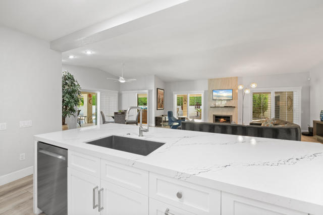 39060 Kilimanjaro Court, Palm Desert CA: https://media.crmls.org/mediaz/131ee934-7d24-4225-abac-40fe3cd76521.jpg
