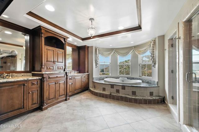 3194 Sunset Hills Boulevard, Thousand Oaks CA: https://media.crmls.org/mediaz/131f2af2-df3a-4bd8-bc13-365995687401.jpg