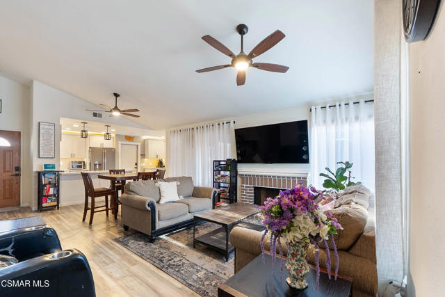 6691 Pecan Avenue, Moorpark CA: https://media.crmls.org/mediaz/131f3af8-fec3-4125-bc62-ad900abb681f.jpg
