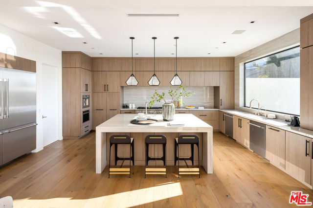 Image 4 of 19 For 816 Glenmere Way