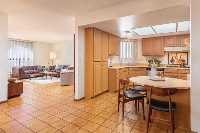 Detail Gallery Image 5 of 37 For 634 via Santa Cruz, Vista,  CA 92081 - 2 Beds | 2 Baths