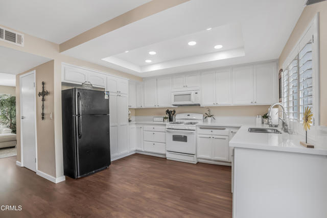 Detail Gallery Image 8 of 27 For 1610 Parrot Ct, Ventura,  CA 93003 - 3 Beds | 2/1 Baths