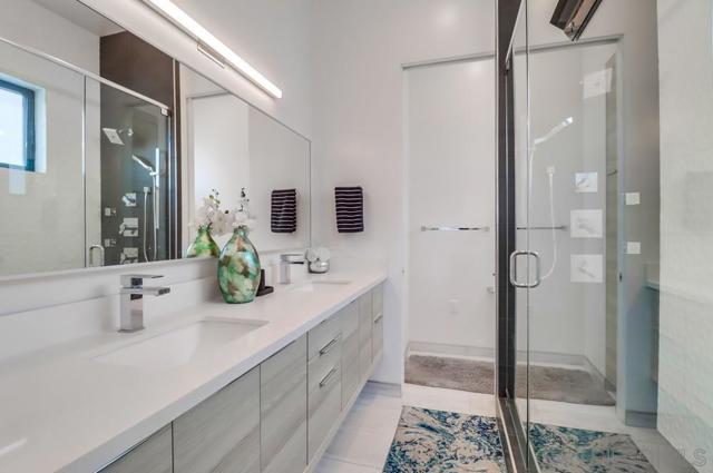 140 Imperial Beach Blvd, Imperial Beach CA: https://media.crmls.org/mediaz/13208319-784c-4a64-8e85-b4d1a1105f72.jpg