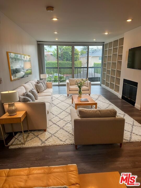 1351 N Crescent Heights Boulevard, West Hollywood CA: https://media.crmls.org/mediaz/1321633e-bd15-4315-a4ff-c50b43d47b64.jpg