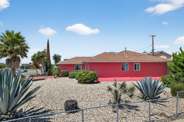 3666 Fournier Street, Oxnard CA: https://media.crmls.org/mediaz/1321ee8d-8356-4e5a-9b8d-f30367e9e3df.jpg