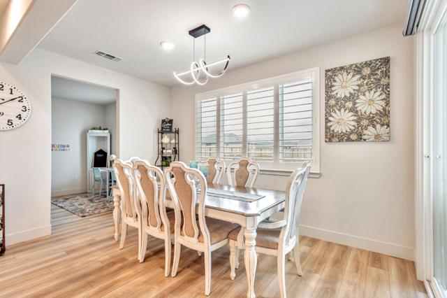 172 Vienna Way, Hollister CA: https://media.crmls.org/mediaz/1321f942-2191-41fb-b7ca-32dbb01a87a8.jpg