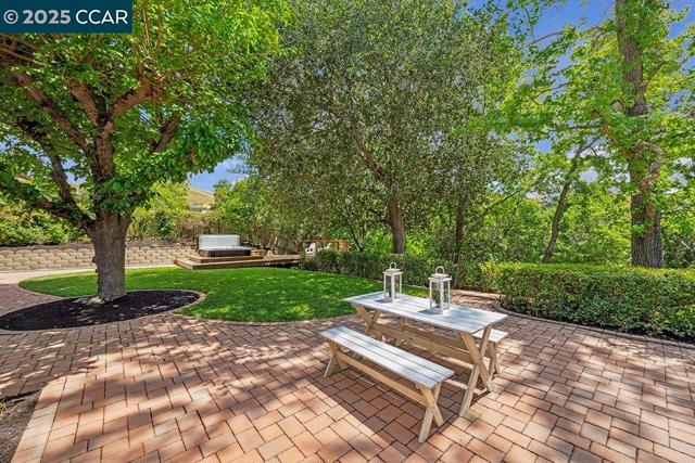 3159 Lucas Dr, Lafayette CA: https://media.crmls.org/mediaz/1322189f-e430-4961-b936-d009313d9f50.jpg