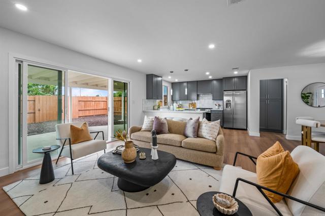 Detail Gallery Image 10 of 27 For 6266 Lake Aral Dr, San Diego,  CA 92119 - 3 Beds | 2 Baths