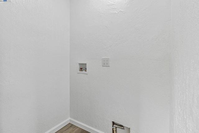 9700 Macarrthur Blvd., Oakland CA: https://media.crmls.org/mediaz/1322d35b-b6c8-436f-98e8-0f9259da9899.jpg