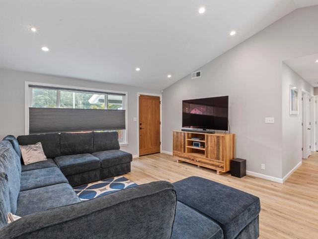 1415 LInda Mar Boulevard, Pacifica CA: https://media.crmls.org/mediaz/1322fa00-7a7e-40bb-bbc4-c1a029dd75af.jpg