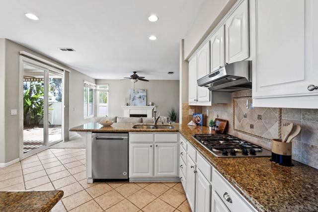 1187 Avenida Azul, San Marcos CA: https://media.crmls.org/mediaz/13236746-8ea7-4453-86dc-b3da6ef06441.jpg