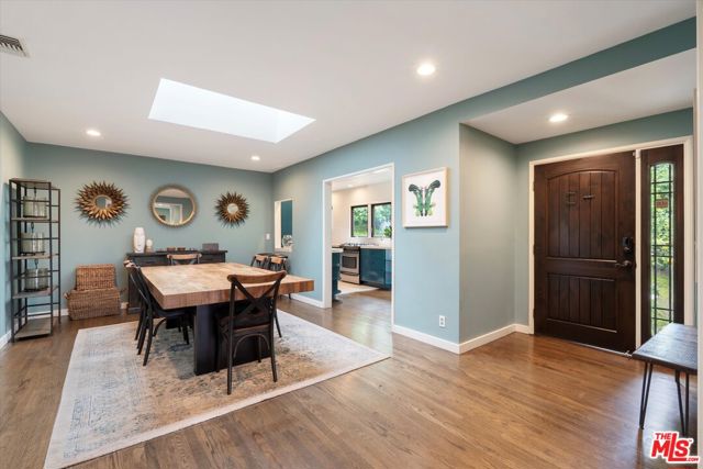 816 Hyperion Avenue, Los Angeles CA: https://media.crmls.org/mediaz/1323b346-b1b8-4e9d-b03c-f4fdc98e5e89.jpg